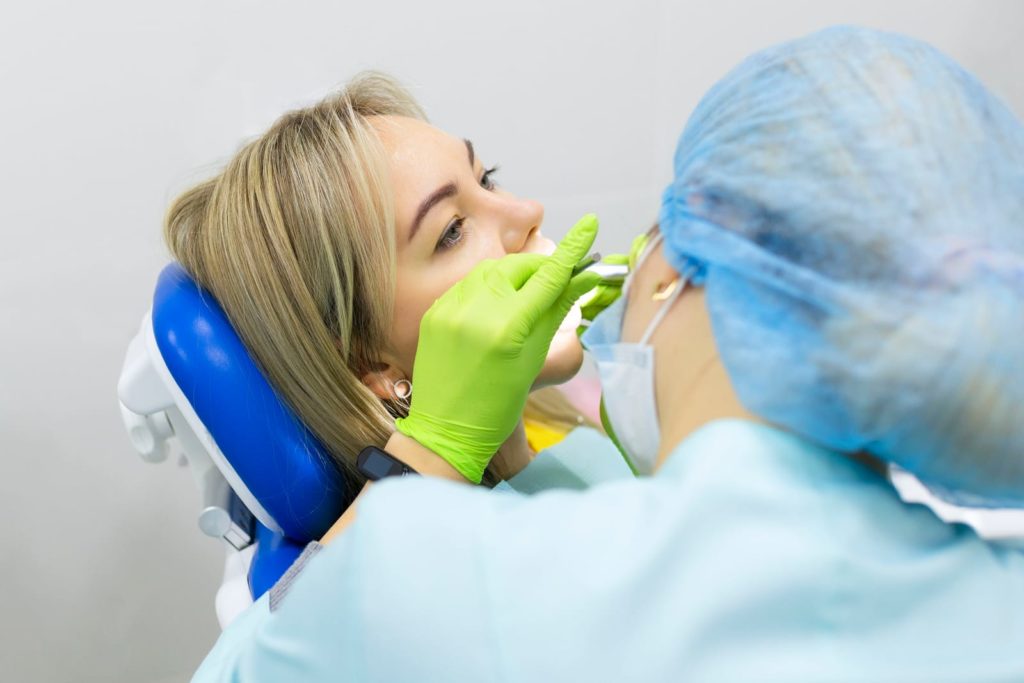 Key Tips for Choosing the Right Cosmetic Dentist in Glasgow Sloan Dental